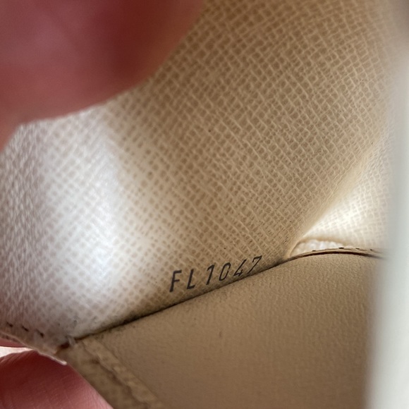 Louis Vuitton Damier Azur Key Holder - Picture 10 of 14